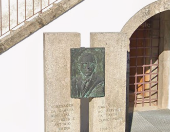 Busto de António Mendes (substituir)